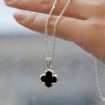 Collier trèfle à quatre feuilles en onyx noir et argent 925