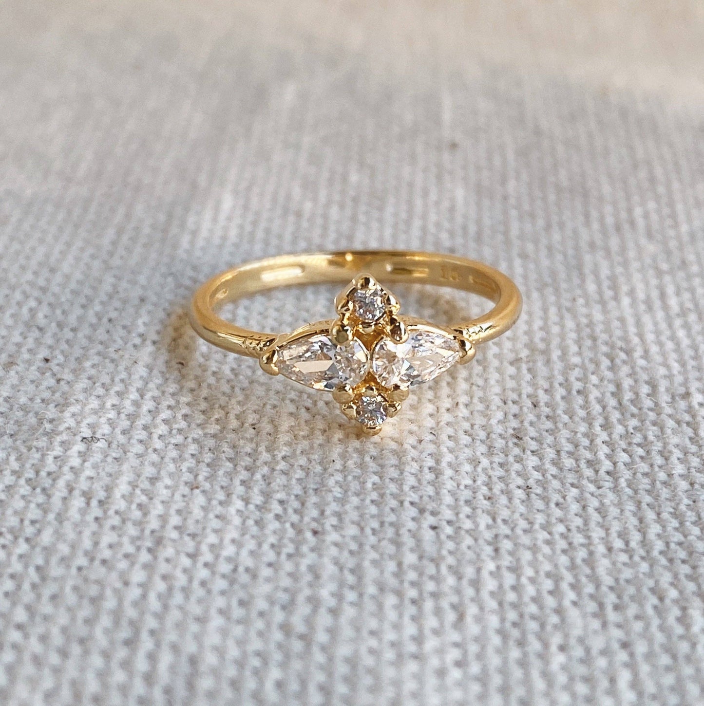 Bague en zircone cubique en forme de fleur vintage en or rempli 18 carats