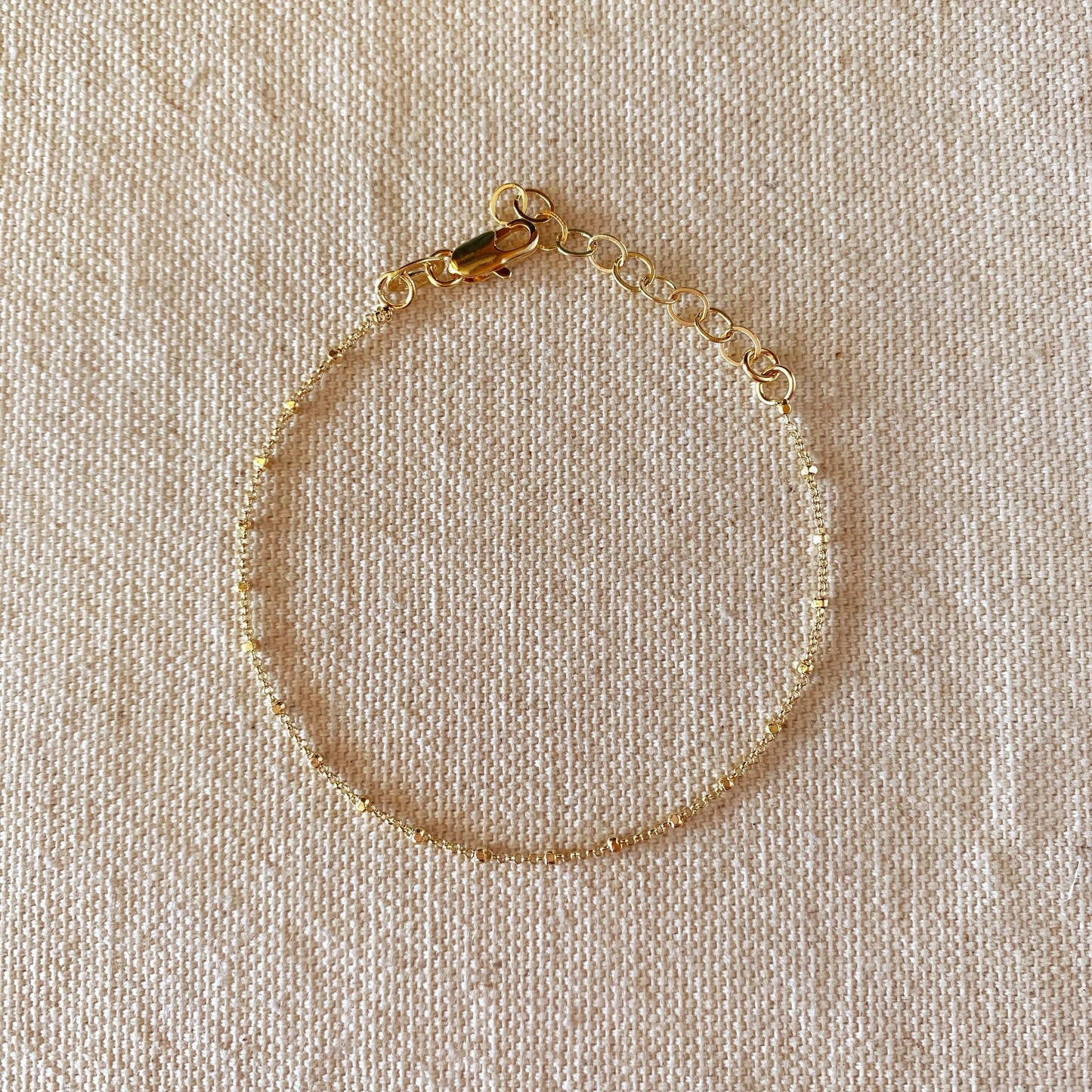 Bracelet à perles espacées de 1 mm rempli d'or 18 carats