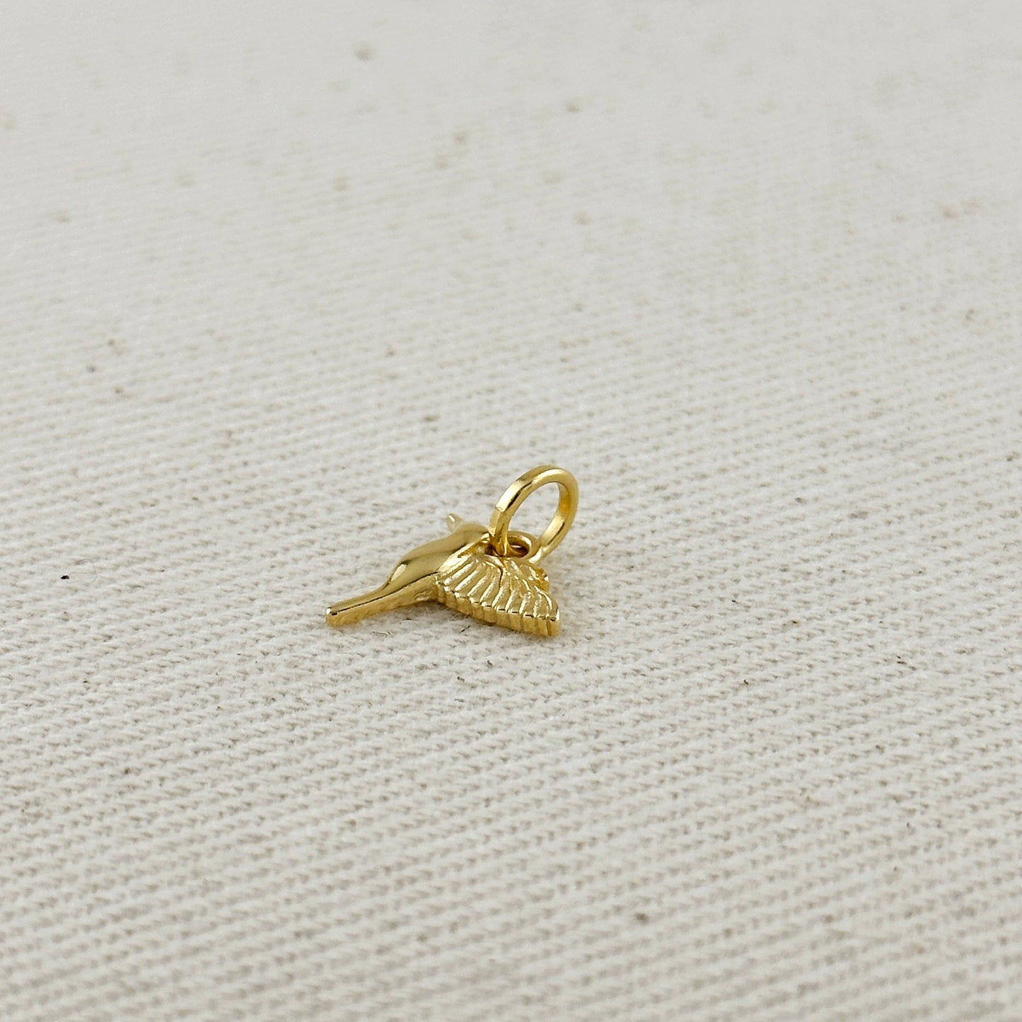 Collier avec chaîne box en or moyenne et pendentif Colibri en or rempli 18k