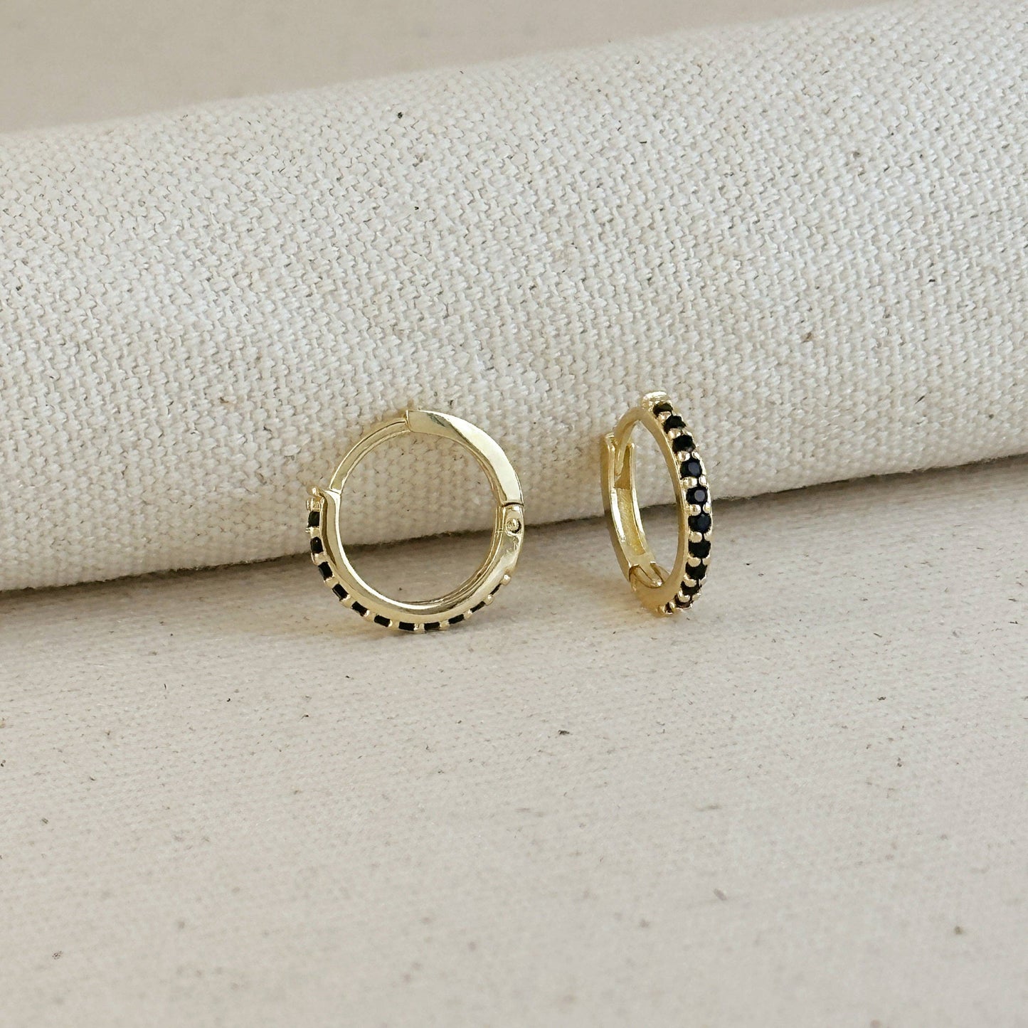 Boucles d'oreilles créoles en or rempli 18k avec zircons cubiques colorés