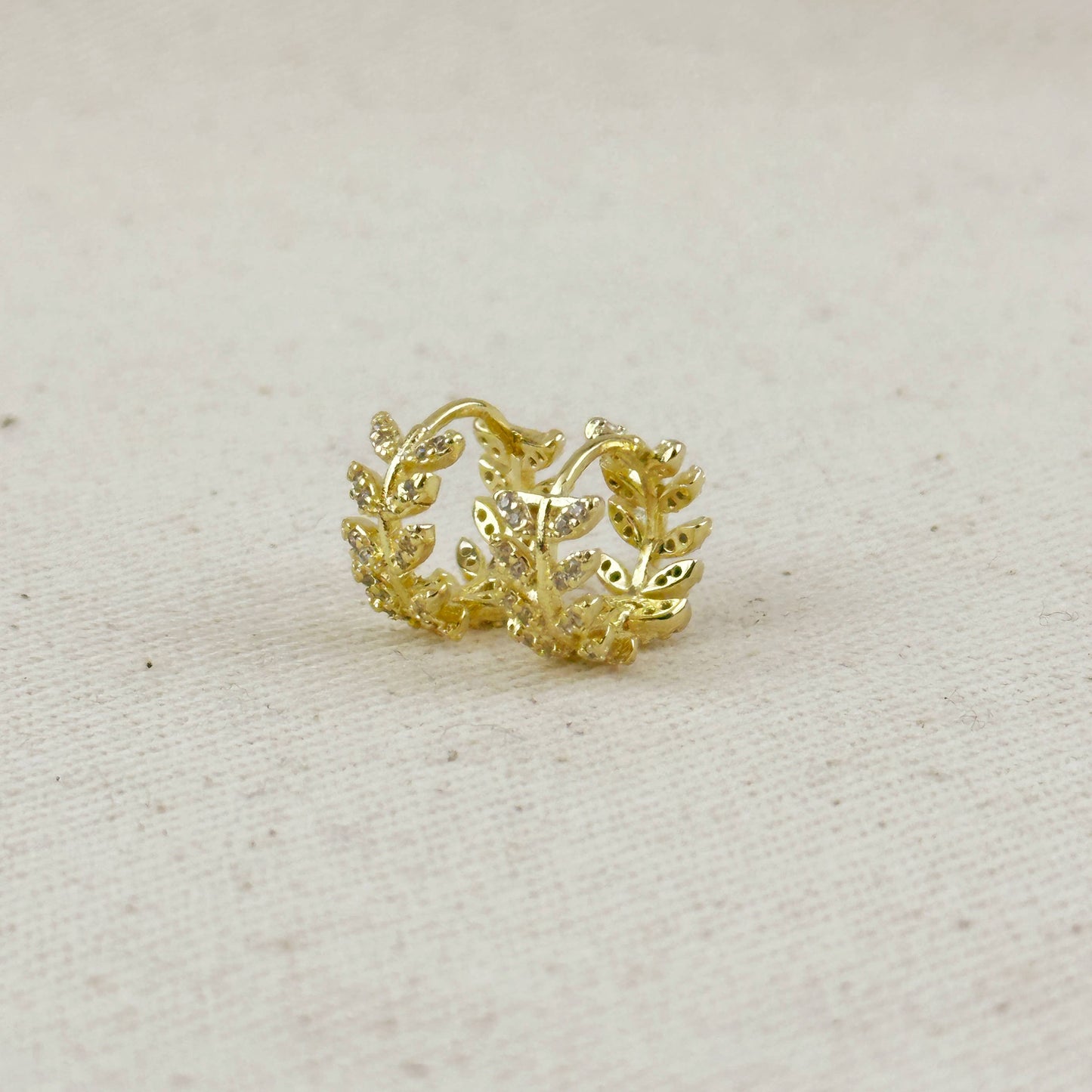 Créoles en forme de feuille avec zircons cubiques, en or rempli 18 carats