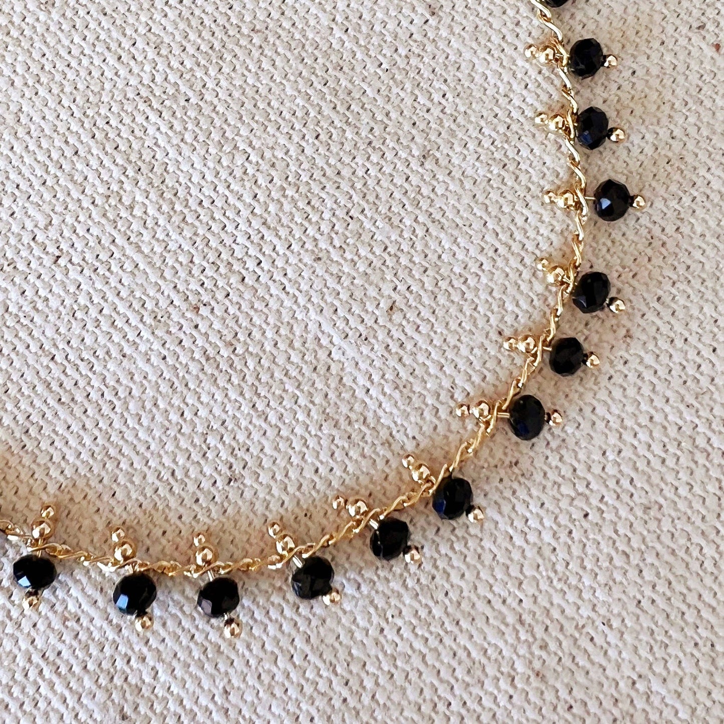 Bracelet en perles noires remplies d'or 18 carats