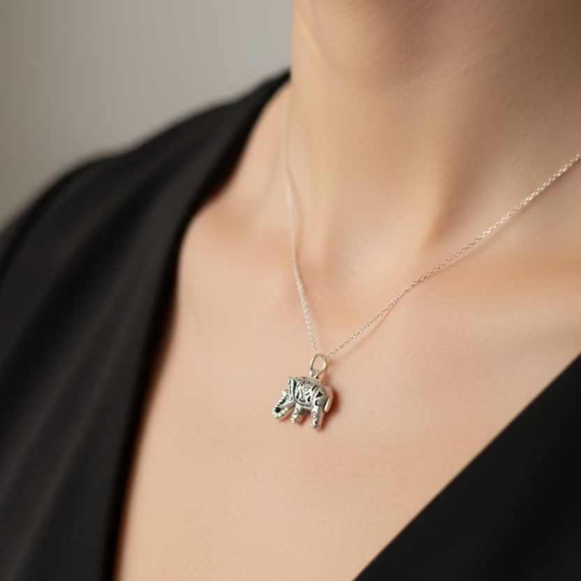 Collier avec pendentif éléphant I