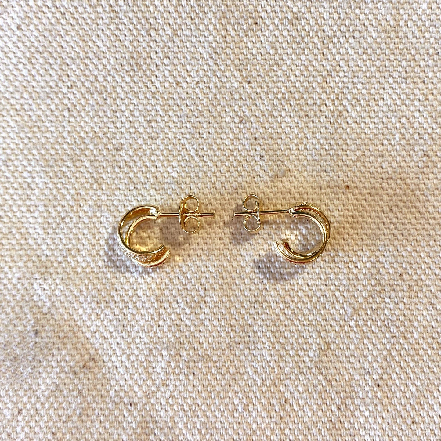 Mini-créoles en C à double fil de 10 mm remplies d'or 18 carats