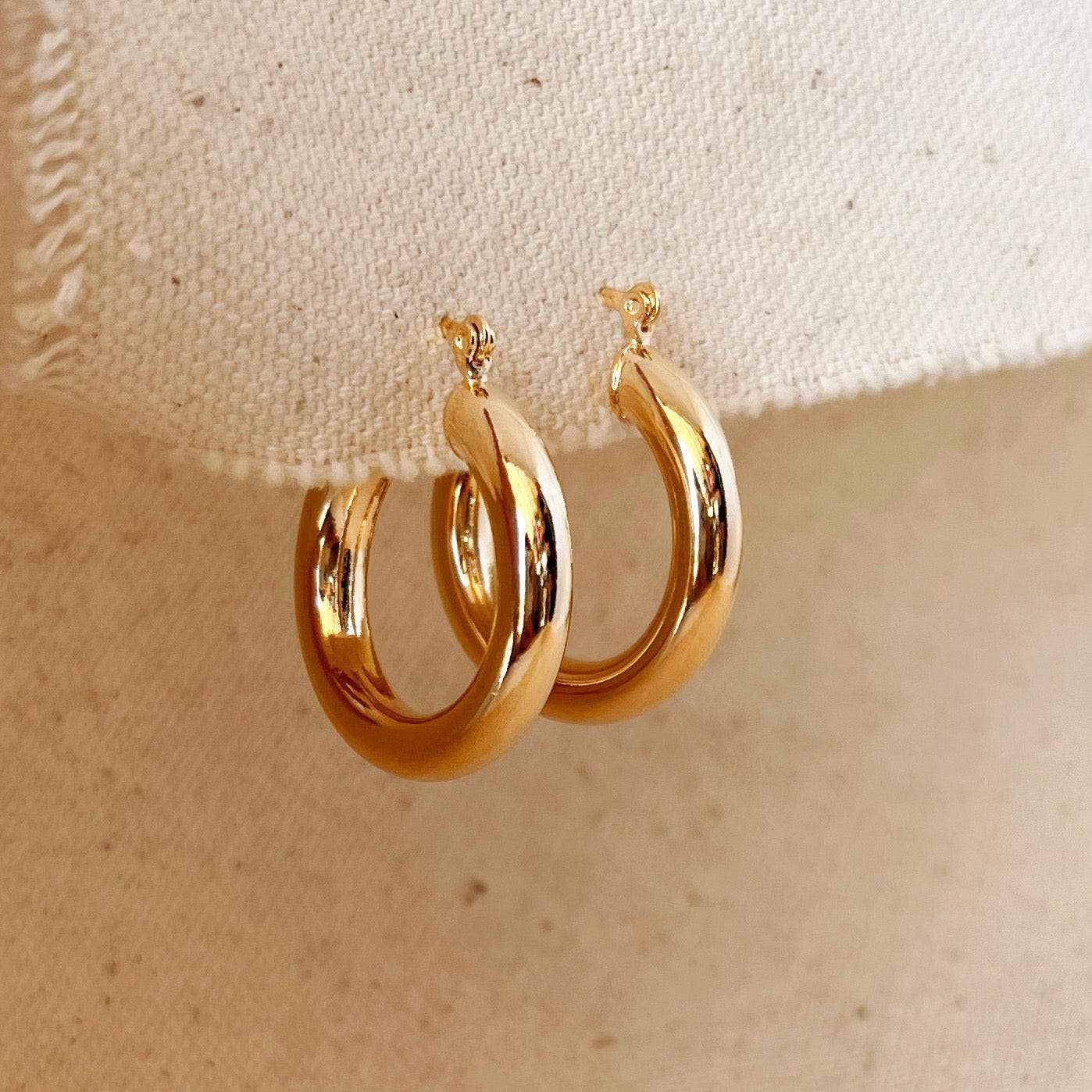 Créoles tubulaires classiques de 25 mm remplies d'or 18 carats