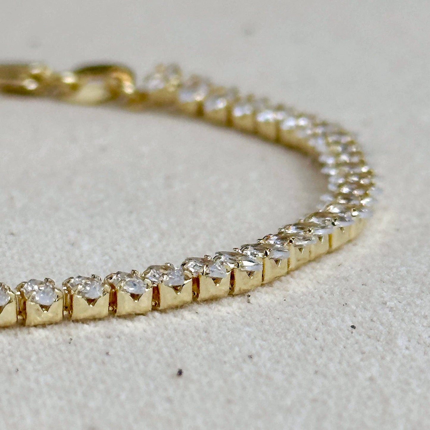 Bracelet de tennis Marquise de 4 mm rempli d'or 18 carats