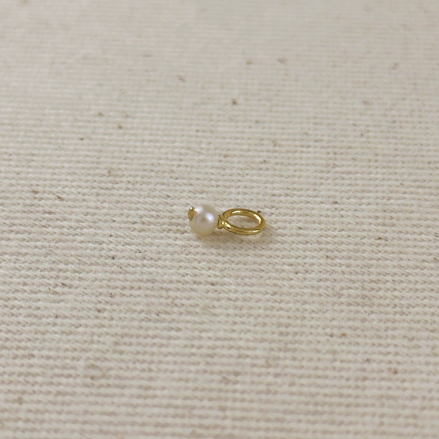 Breloque perle d'eau douce en or rempli 18 carats