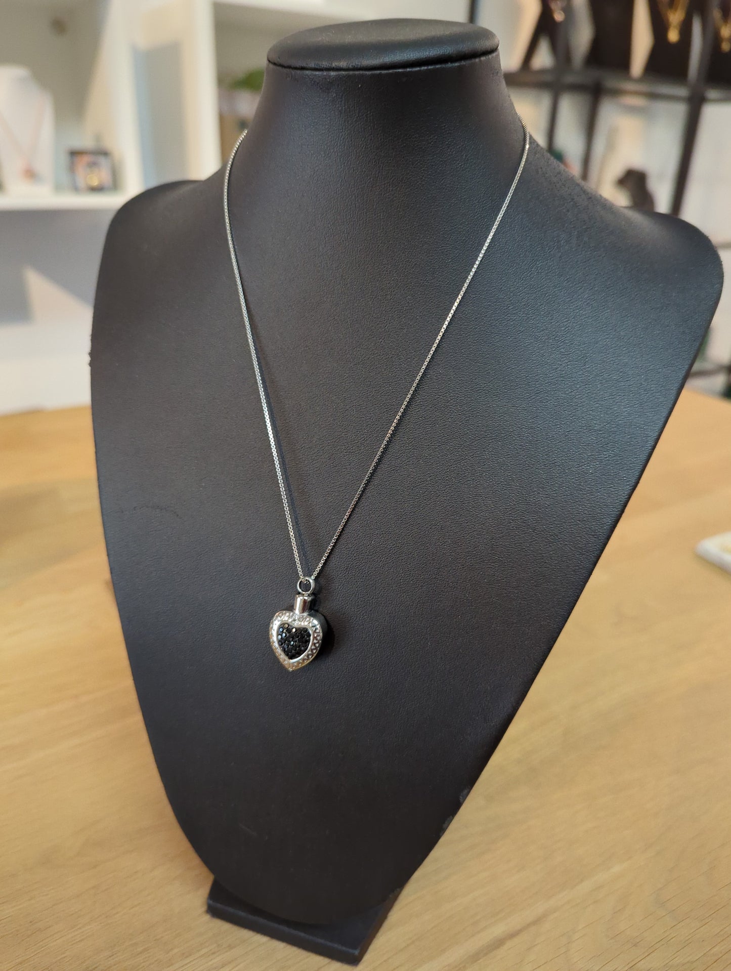 Collier-urne coeur avec chaîne box en argent