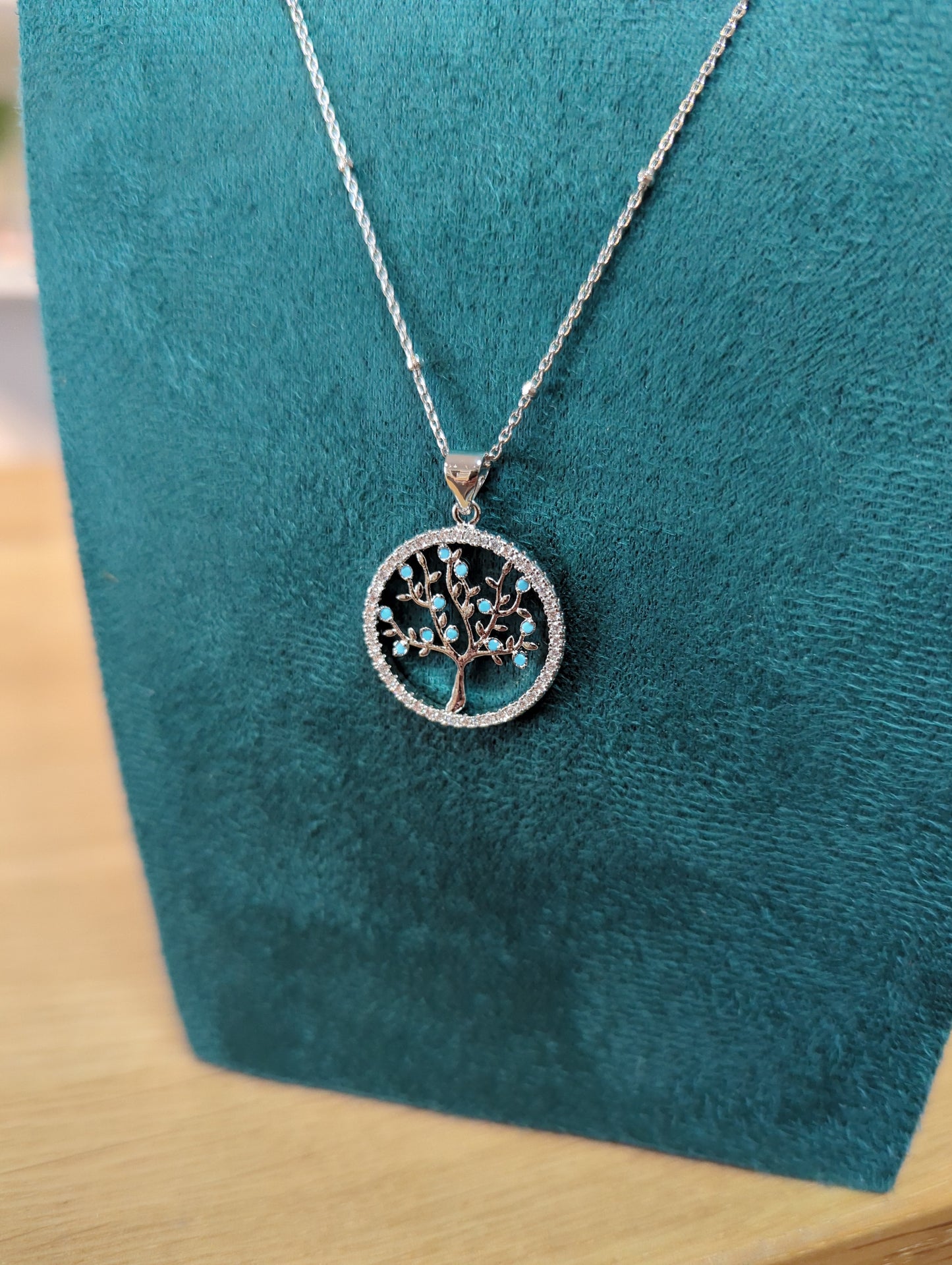 Collier avec chaîne en argent à boules et pendentif arbre de vie