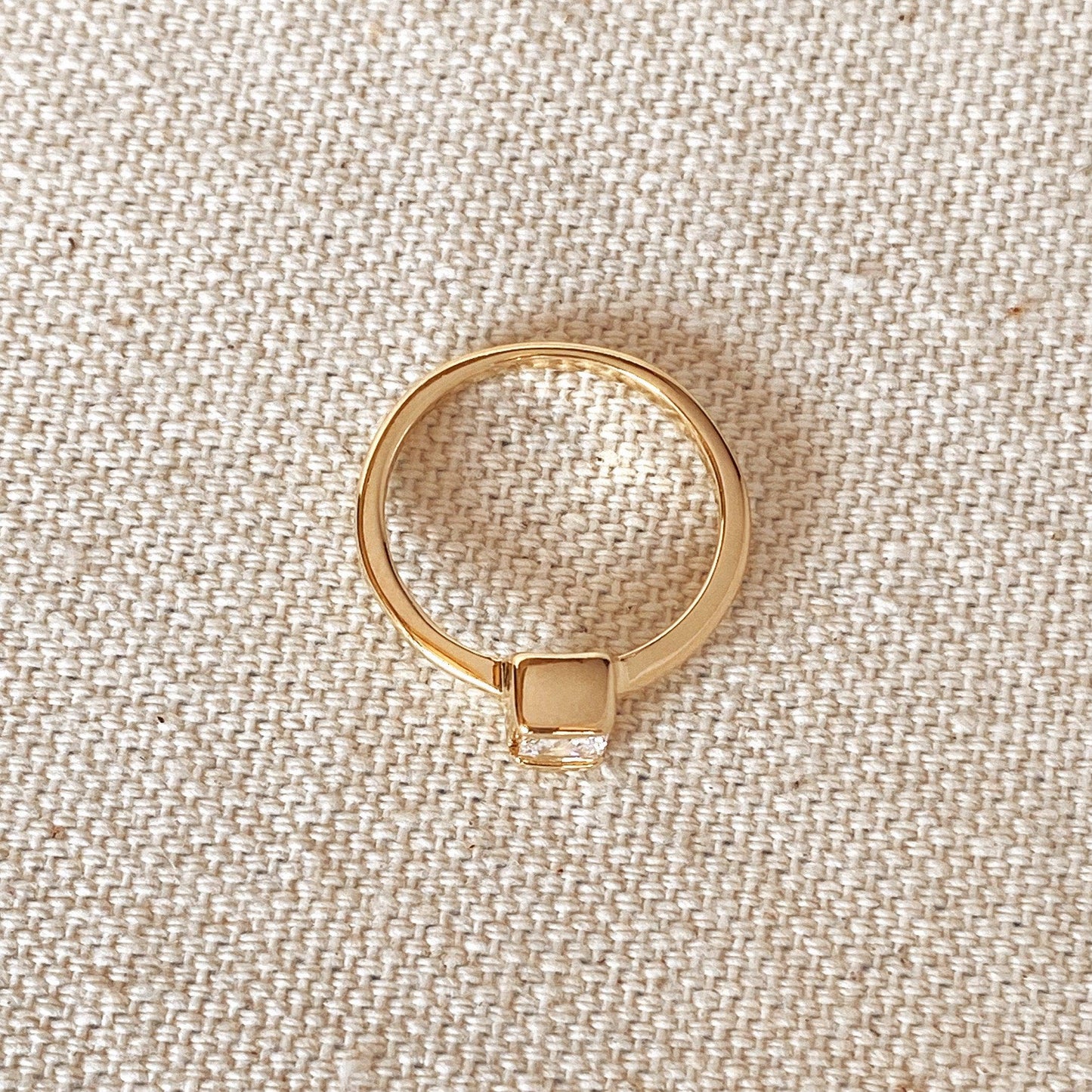 Bague solitaire carrée en or rempli 18 carats