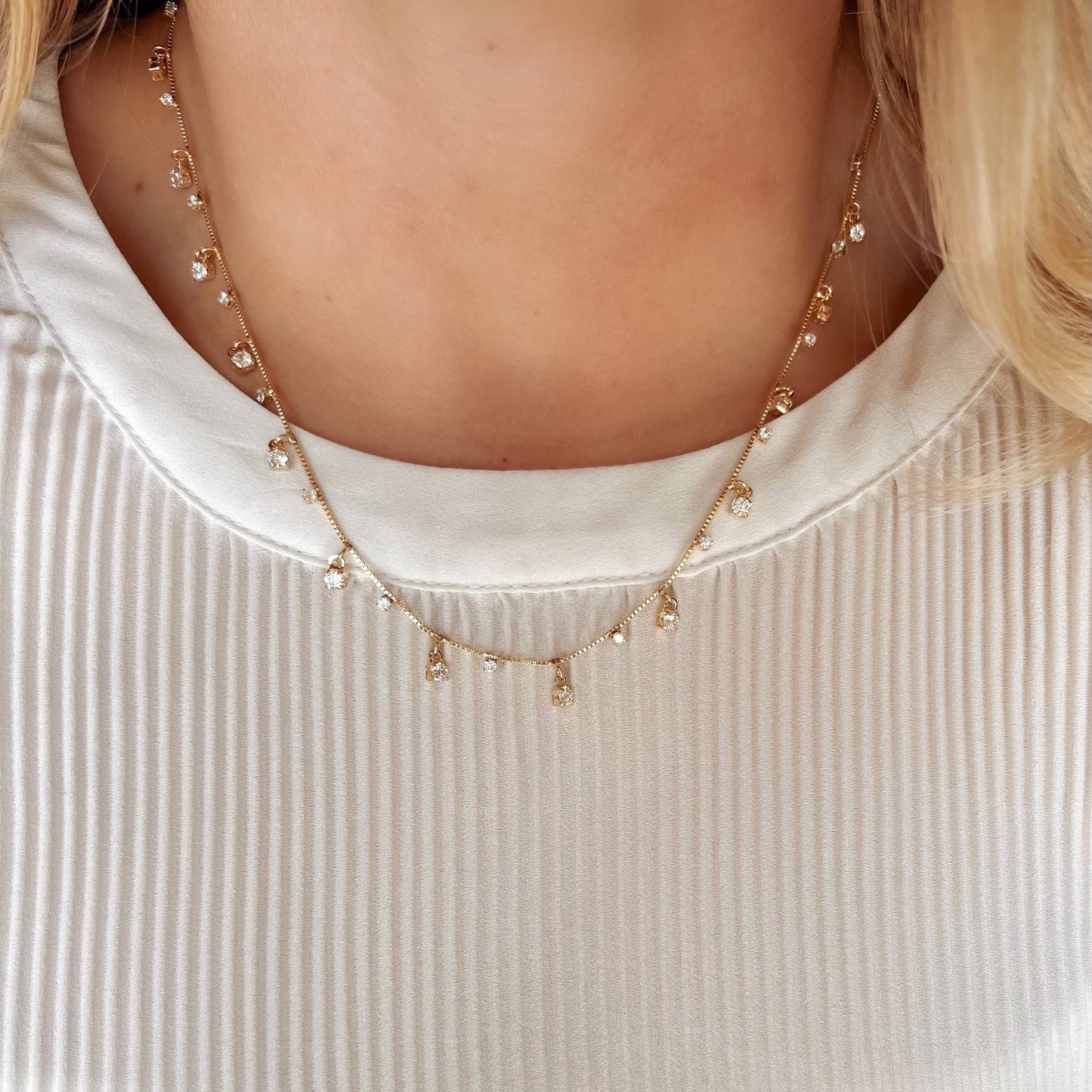 Collier étincelant rempli d'or 18 carats
