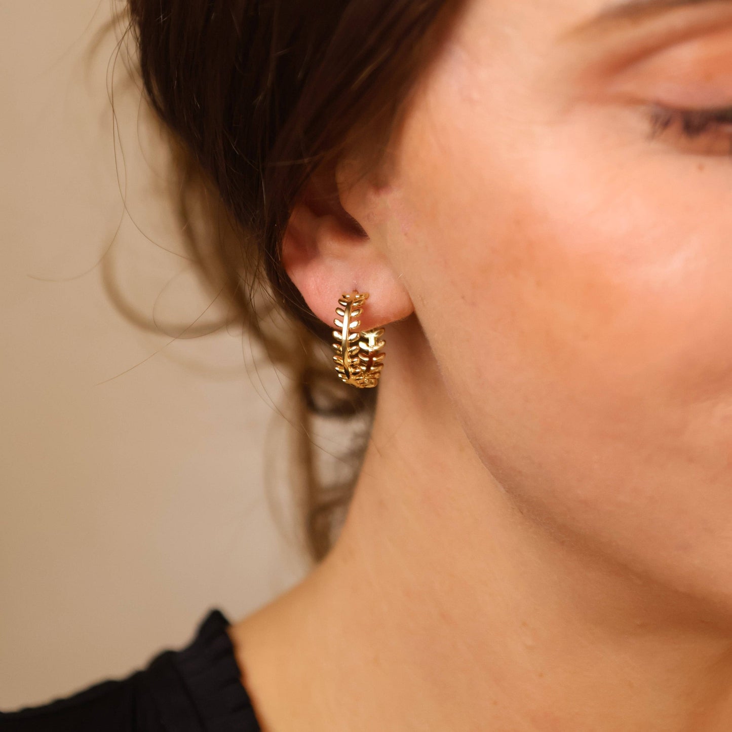 Boucles d'oreilles à motif de feuilles fourrées en or 18 carats