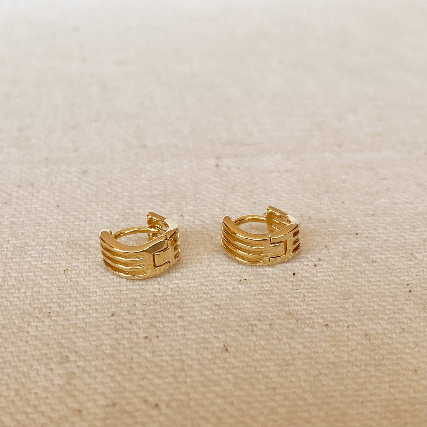 Créoles Clicker Tiny Waves remplies d'or 18 carats