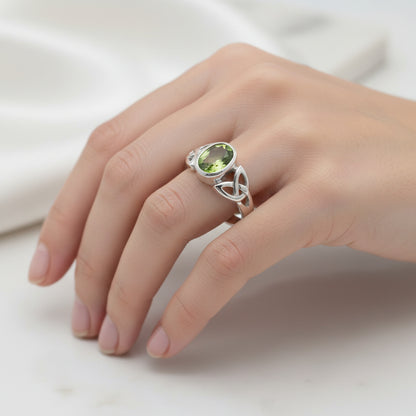 Bague en argent sterling avec nœud celtique et péridot vert véritable