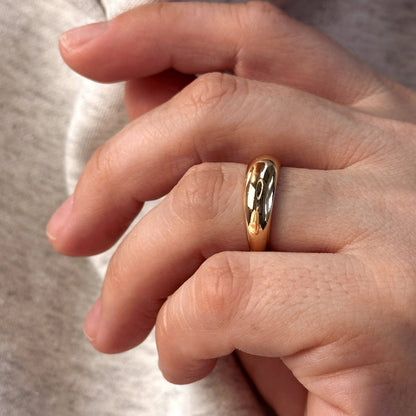 Bague en forme de dôme polie et remplie d'or 18 carats