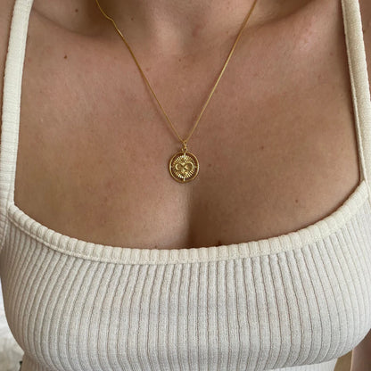 Collier avec chaîne box 1mm et médaillon Amour Infini en or rempli