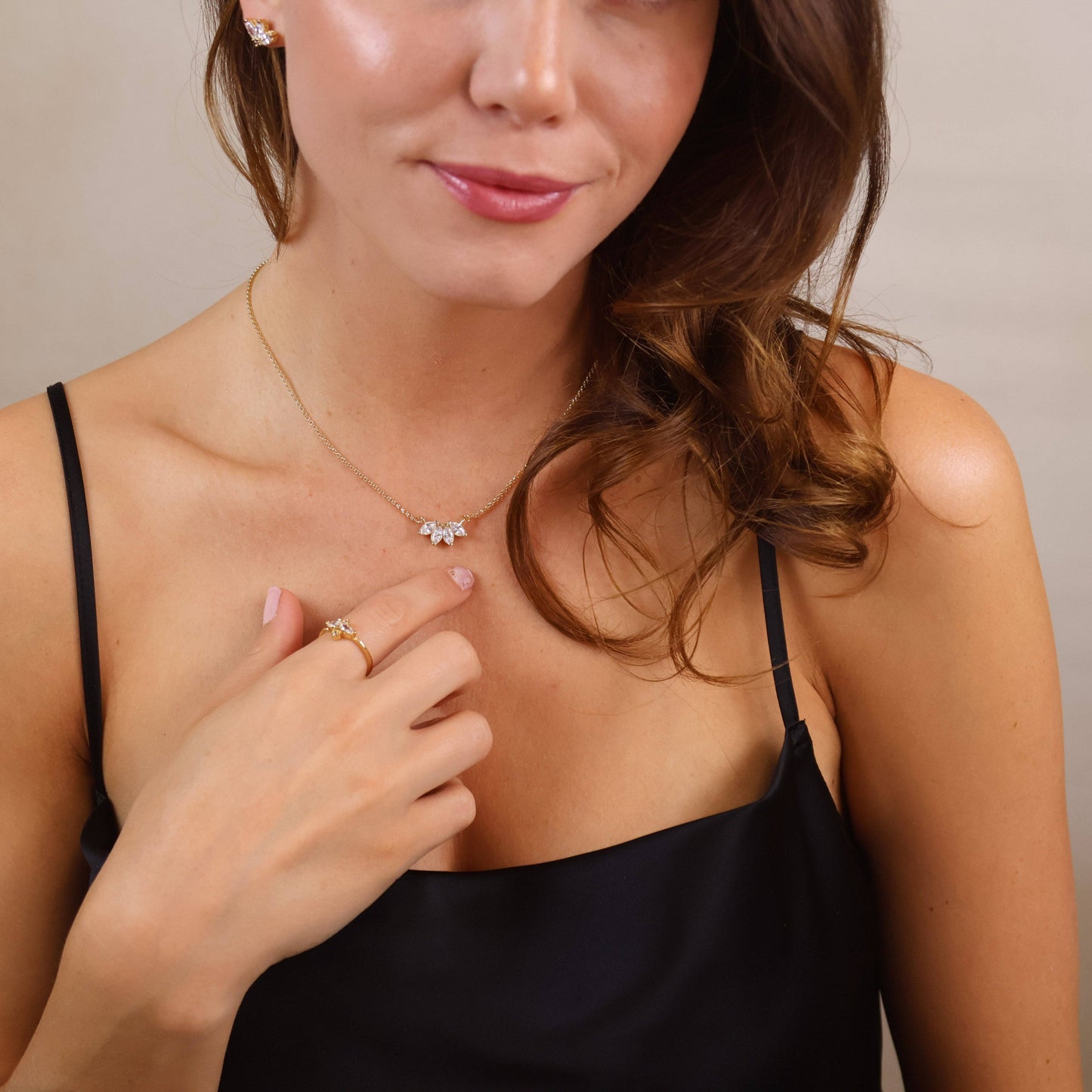 Collier lotus plaqué or 18 carats avec zirconium cubique