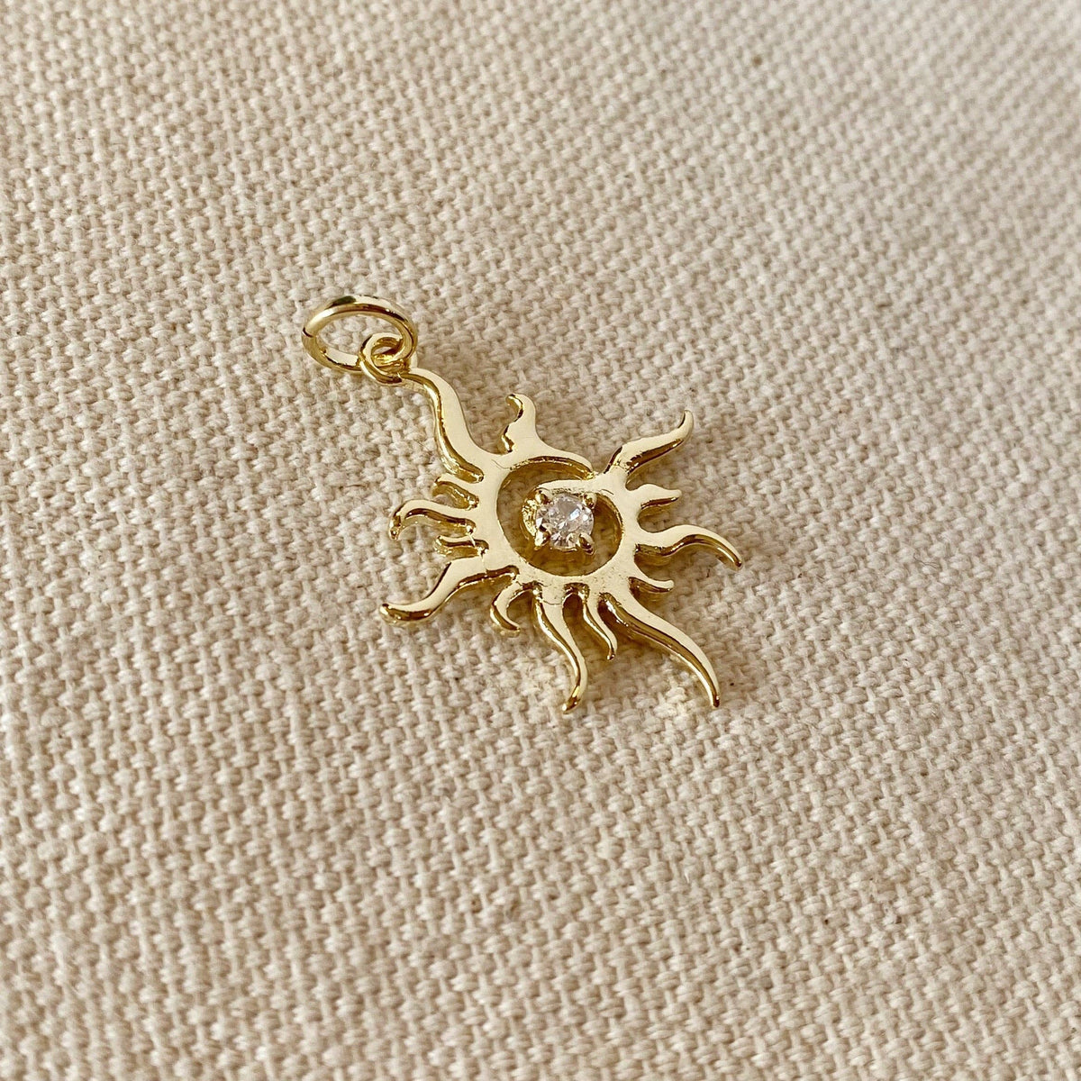 Pendentif soleil radiant en or rempli 18k avec pierres en zircone cubique