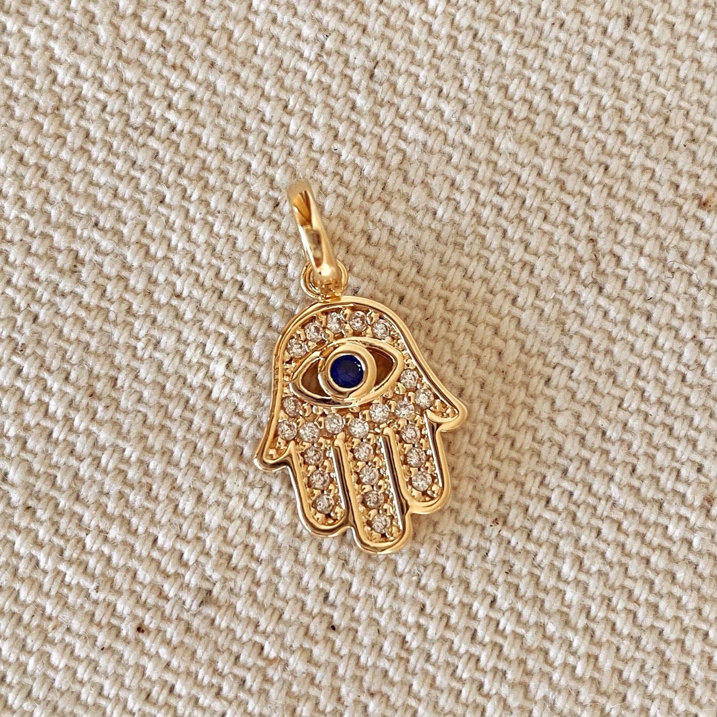 Breloque Hamsa en forme de mauvais œil remplie d'or 18 carats ornée de zircones cubiques