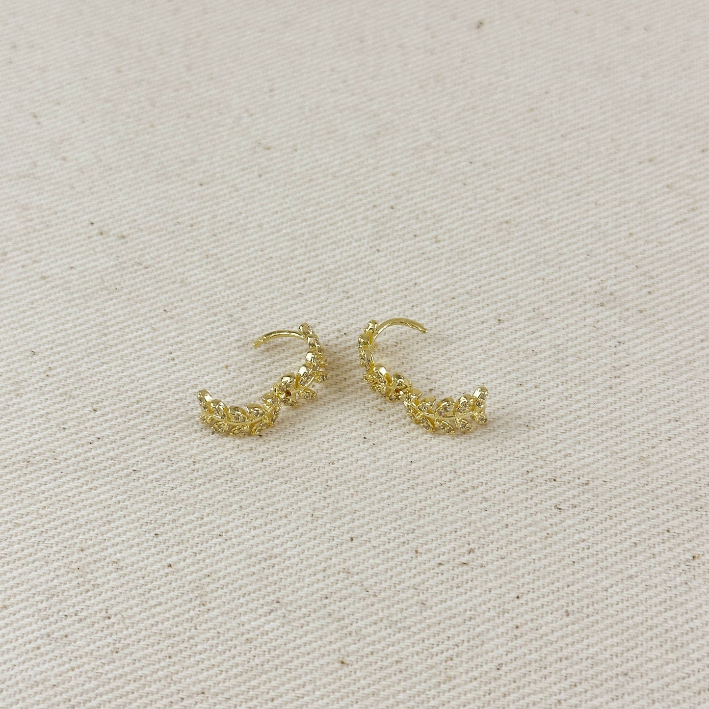 Créoles en forme de feuille avec zircons cubiques, en or rempli 18 carats