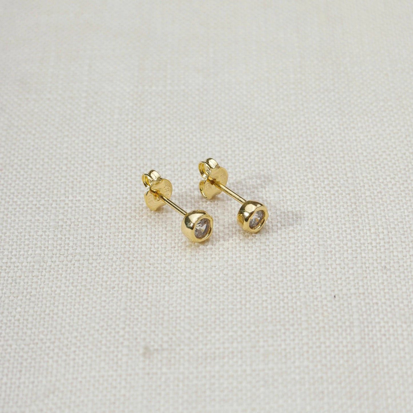 Boucles d'oreilles clous serti rond 4 mm