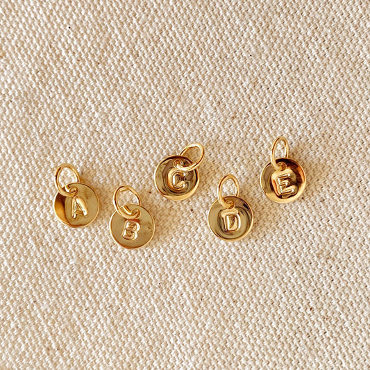 Breloque petite lettre initiale estampillée en alphabet complet rempli d'or 18 carats