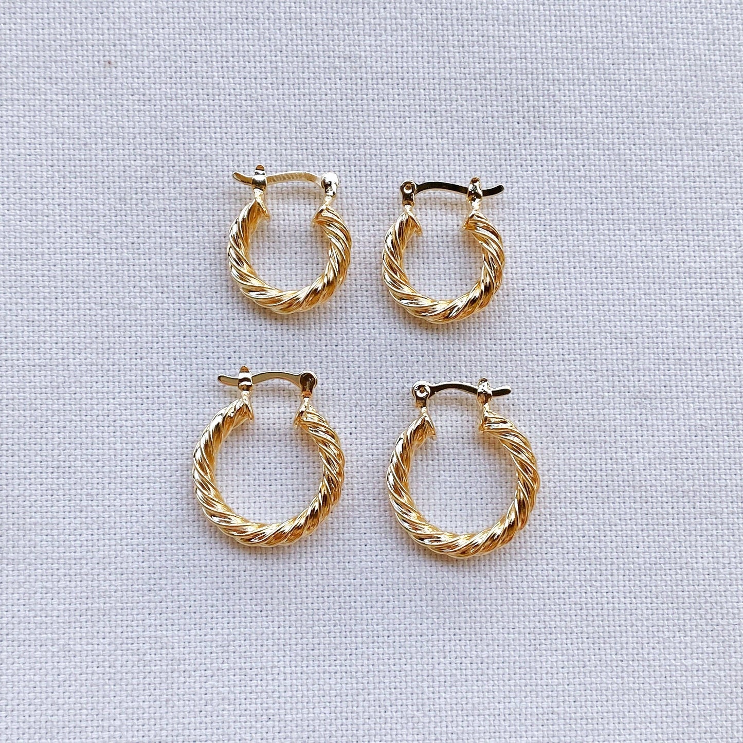 Boucles d'oreilles créoles torsadées plaquées à l'or 18K 15 mm