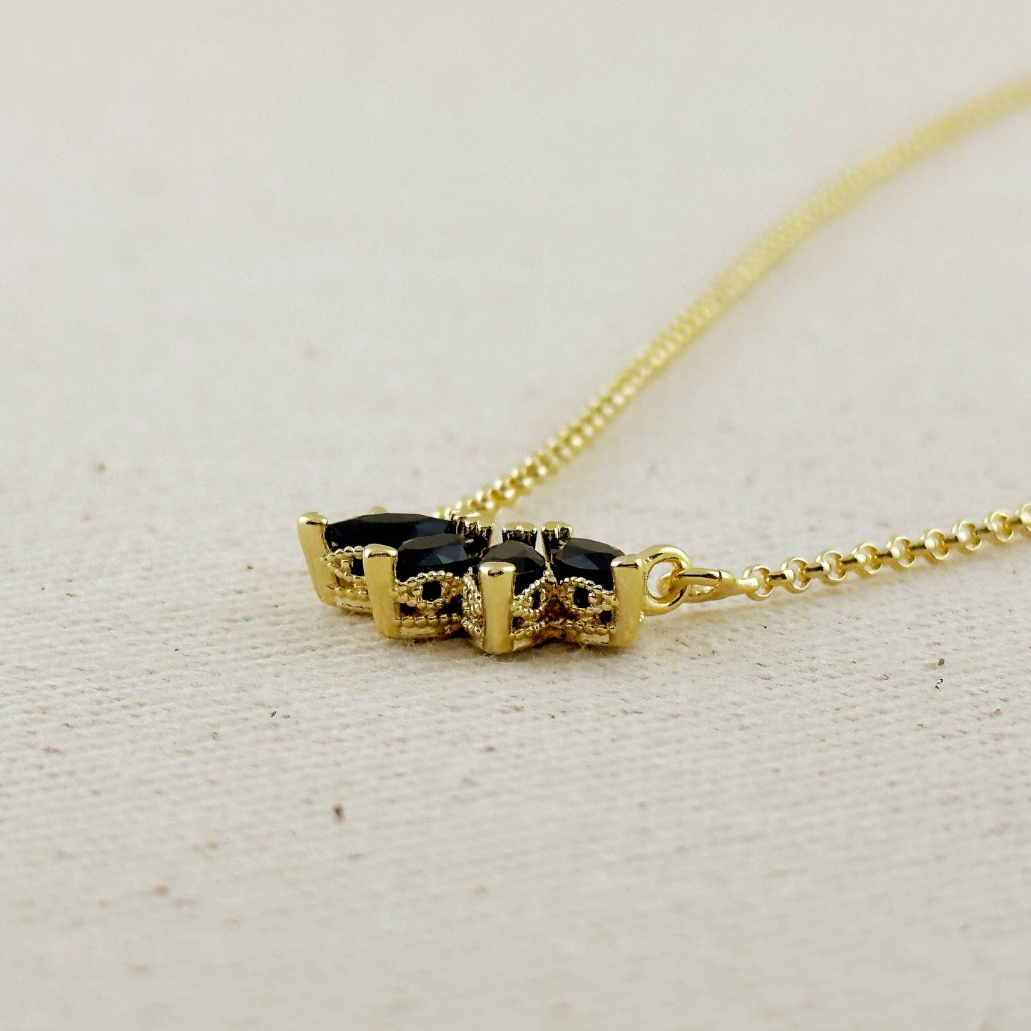 Collier lotus plaqué or 18 carats avec zirconium cubique