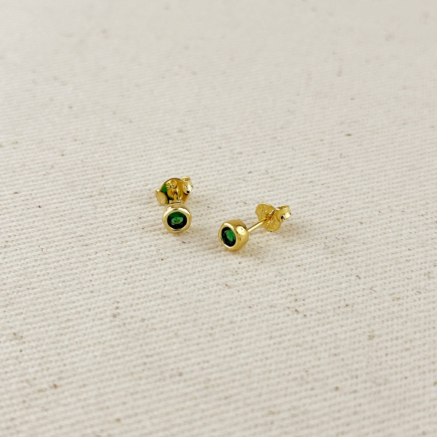 Boucles d'oreilles clous serti rond 4 mm