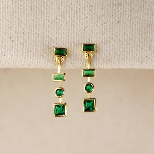 Boucle d'oreille à formes pendantes vert émeraude en or rempli 18 carats