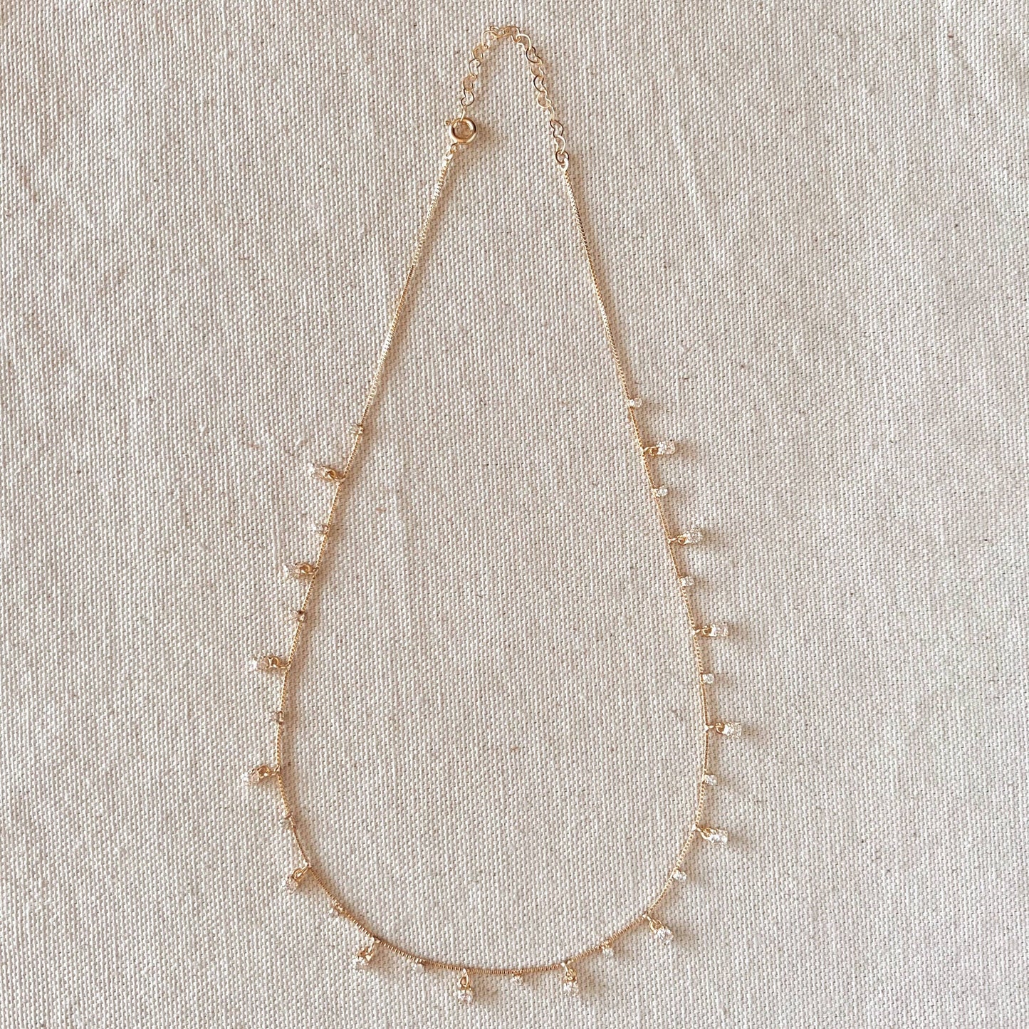 Collier étincelant rempli d'or 18 carats
