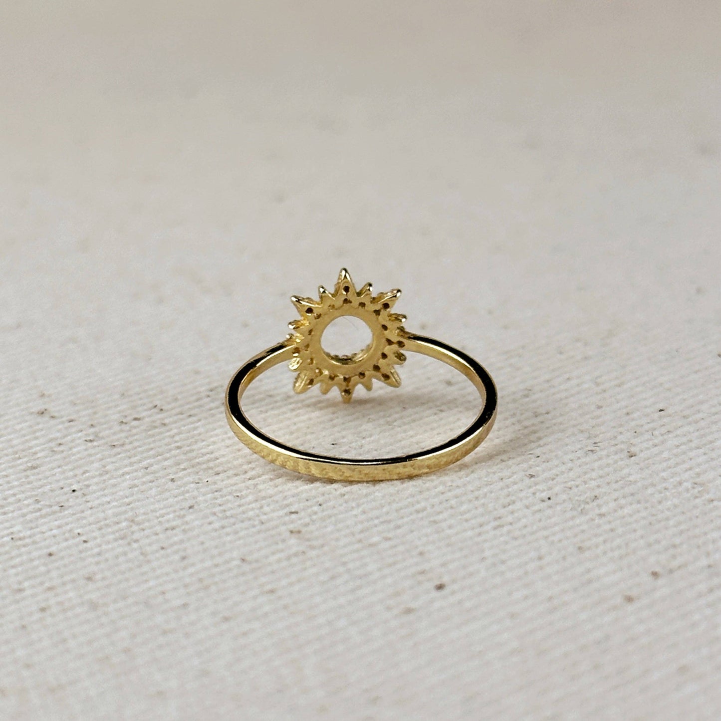 Bague CZ à pointe ronde remplie en or 18 carats