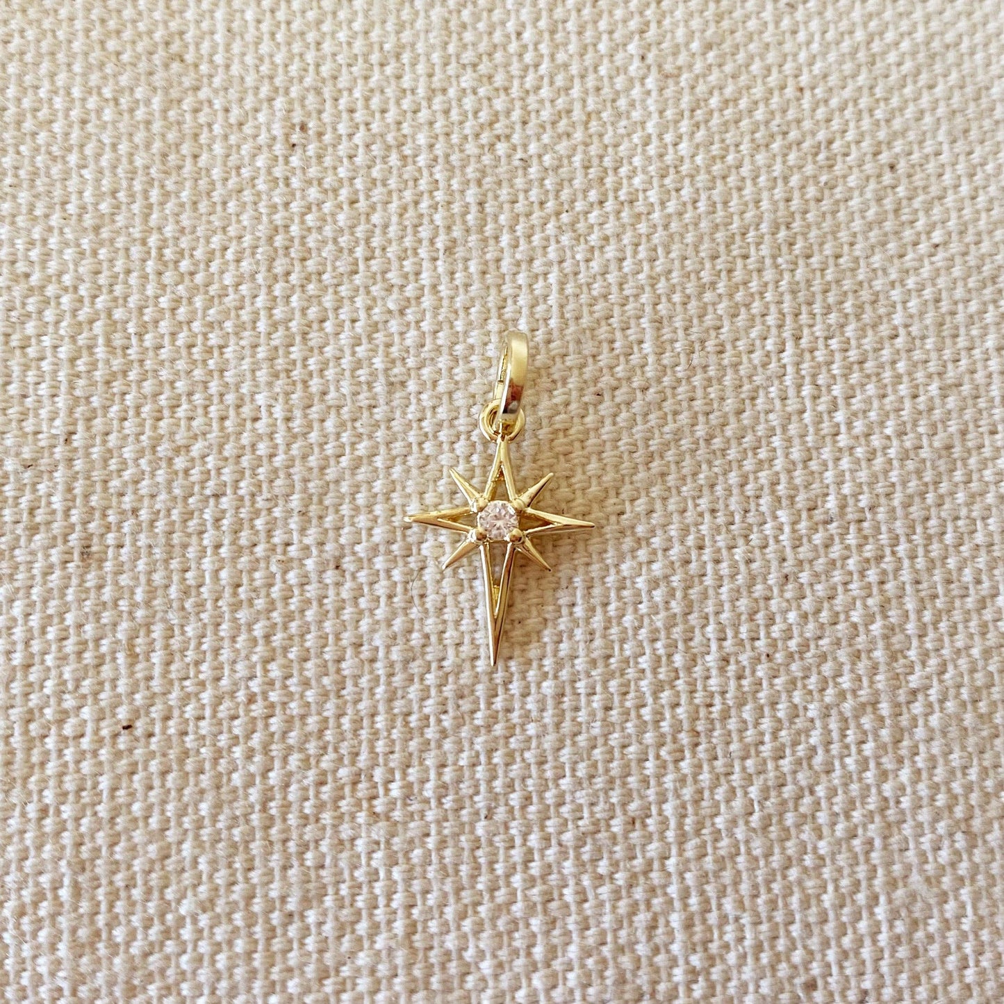 Collier avec chaîne figaro et pendentif étoile en or rempli de 18 carats et zircon cubique