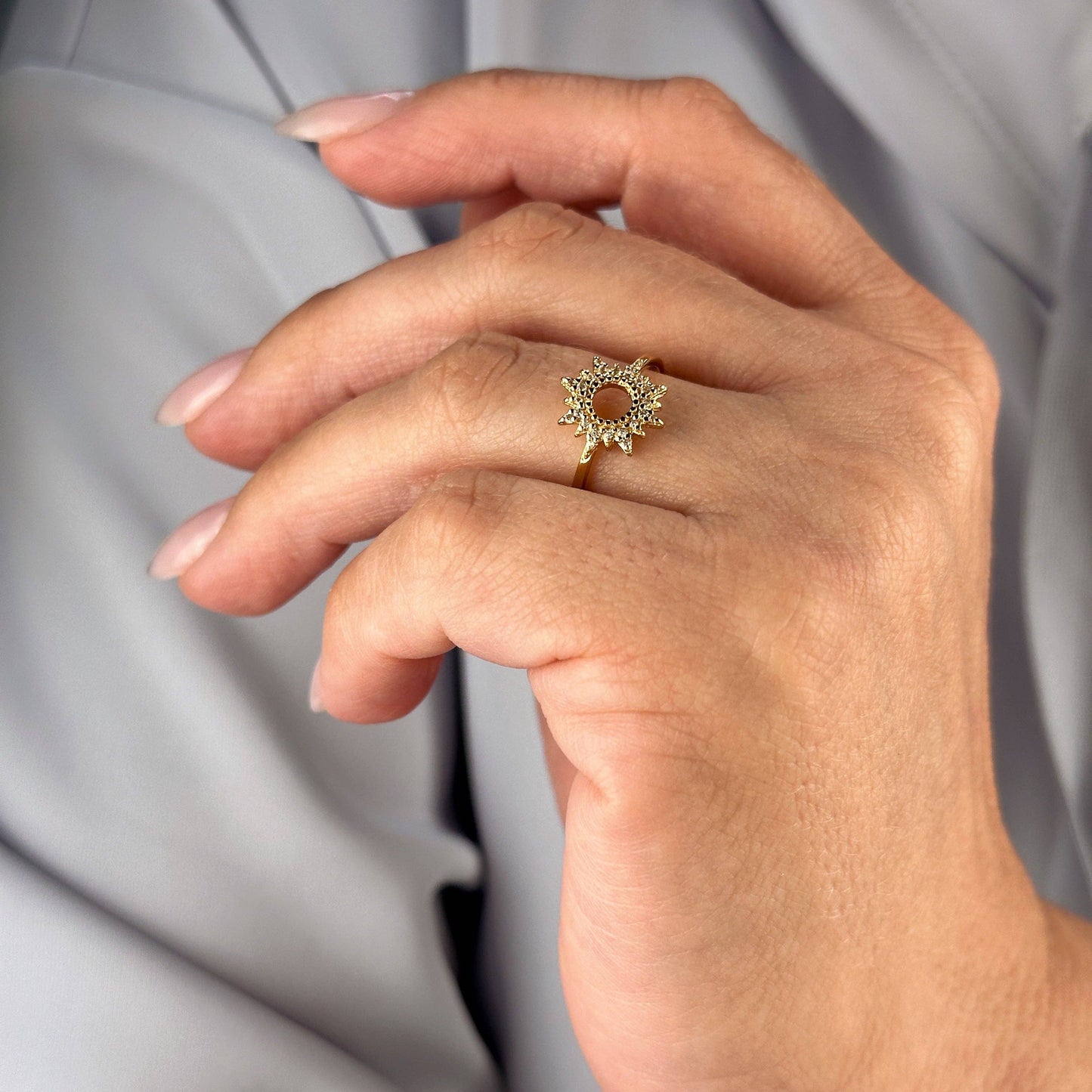 Bague CZ à pointe ronde remplie en or 18 carats