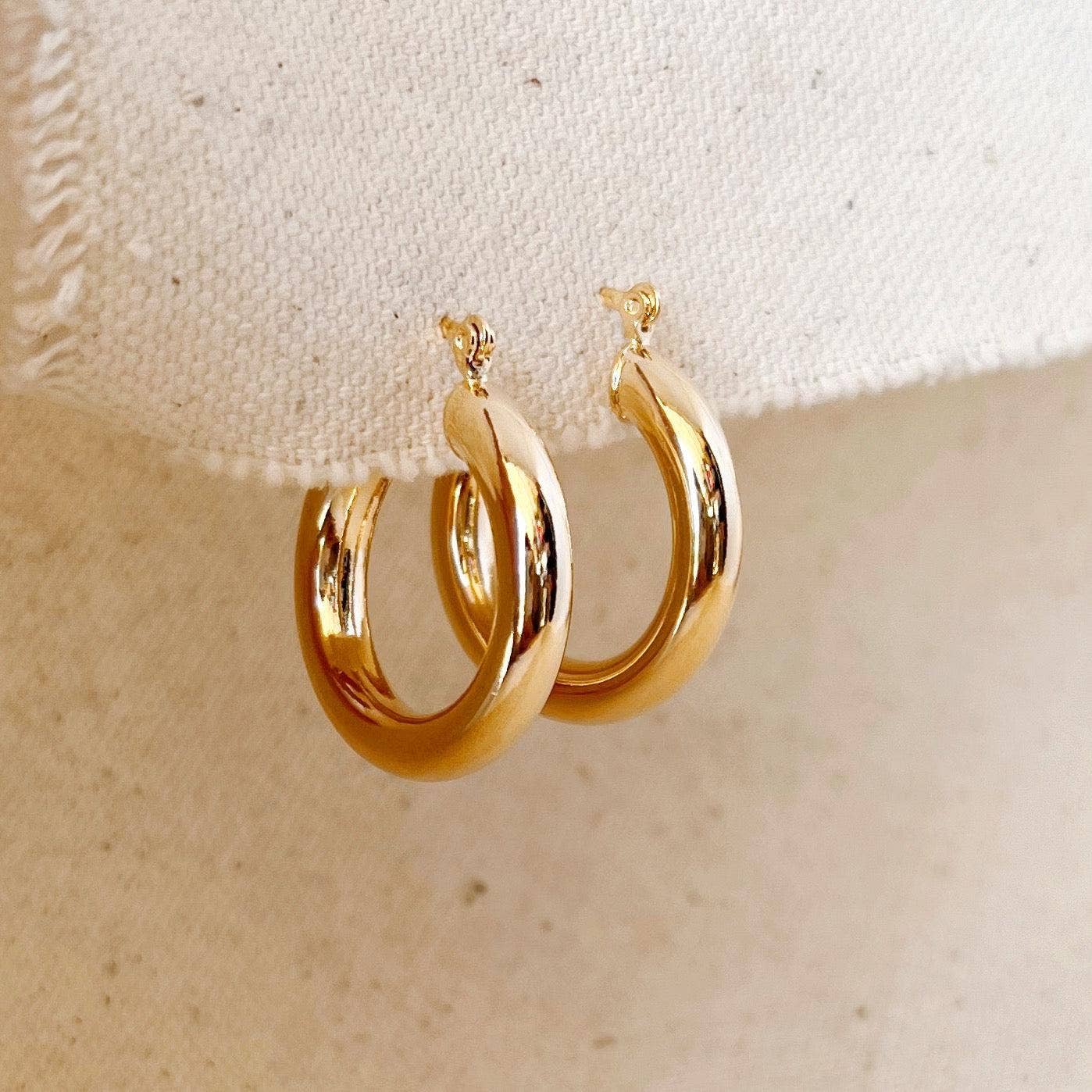 Créoles tubulaires classiques de 25 mm remplies d'or 18 carats