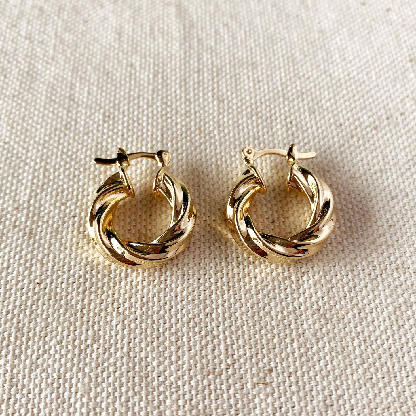 Créoles torsadées italiennes remplies d'or 18 carats