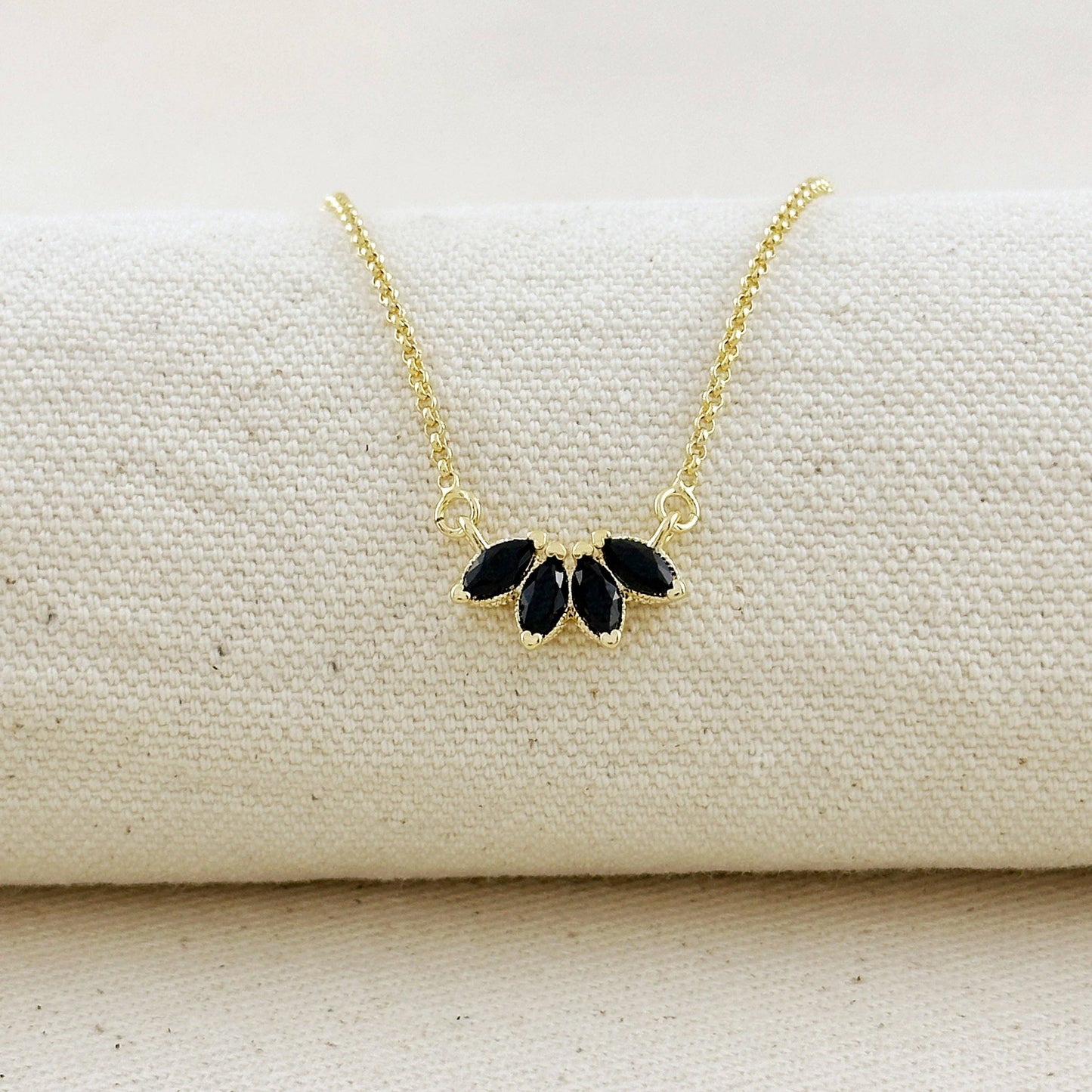 Collier lotus plaqué or 18 carats avec zirconium cubique