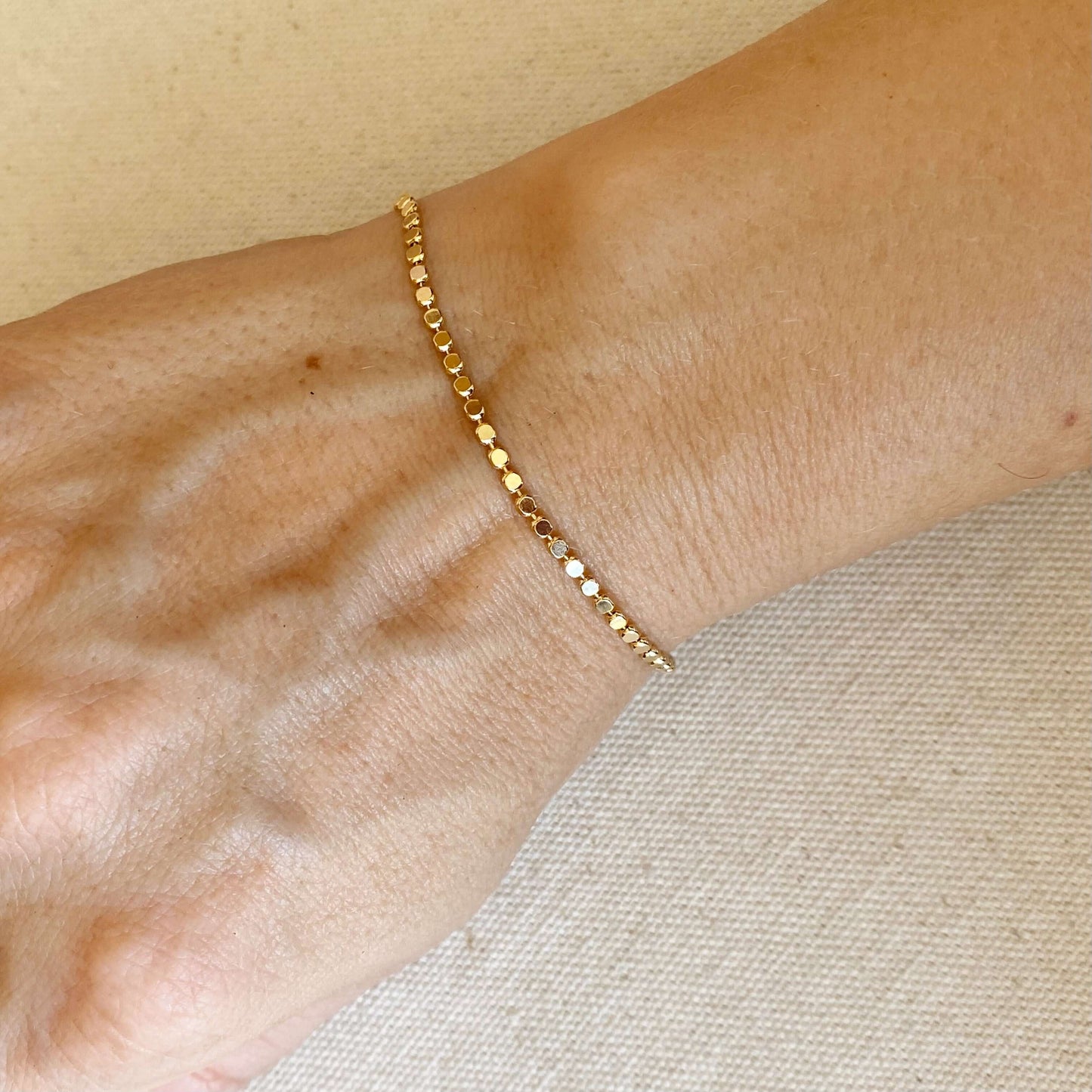 Bracelet à billes de 2 mm en plaqué or 18 carats