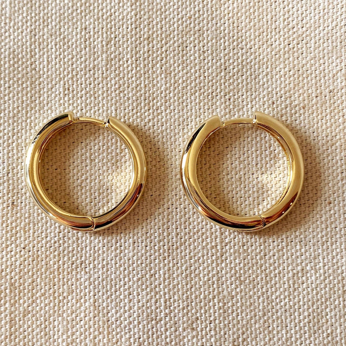 Boucles d'oreilles créoles à clic arrondies et polies en or