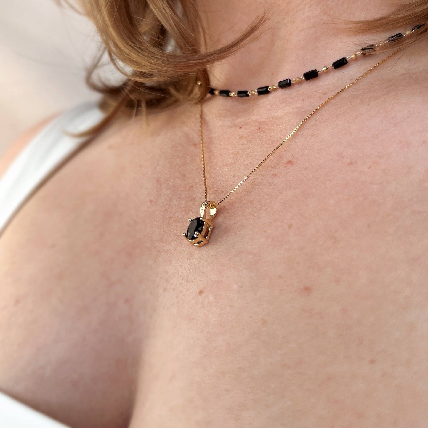 Breloque ovale en zircone cubique noire remplie d'or 18 carats