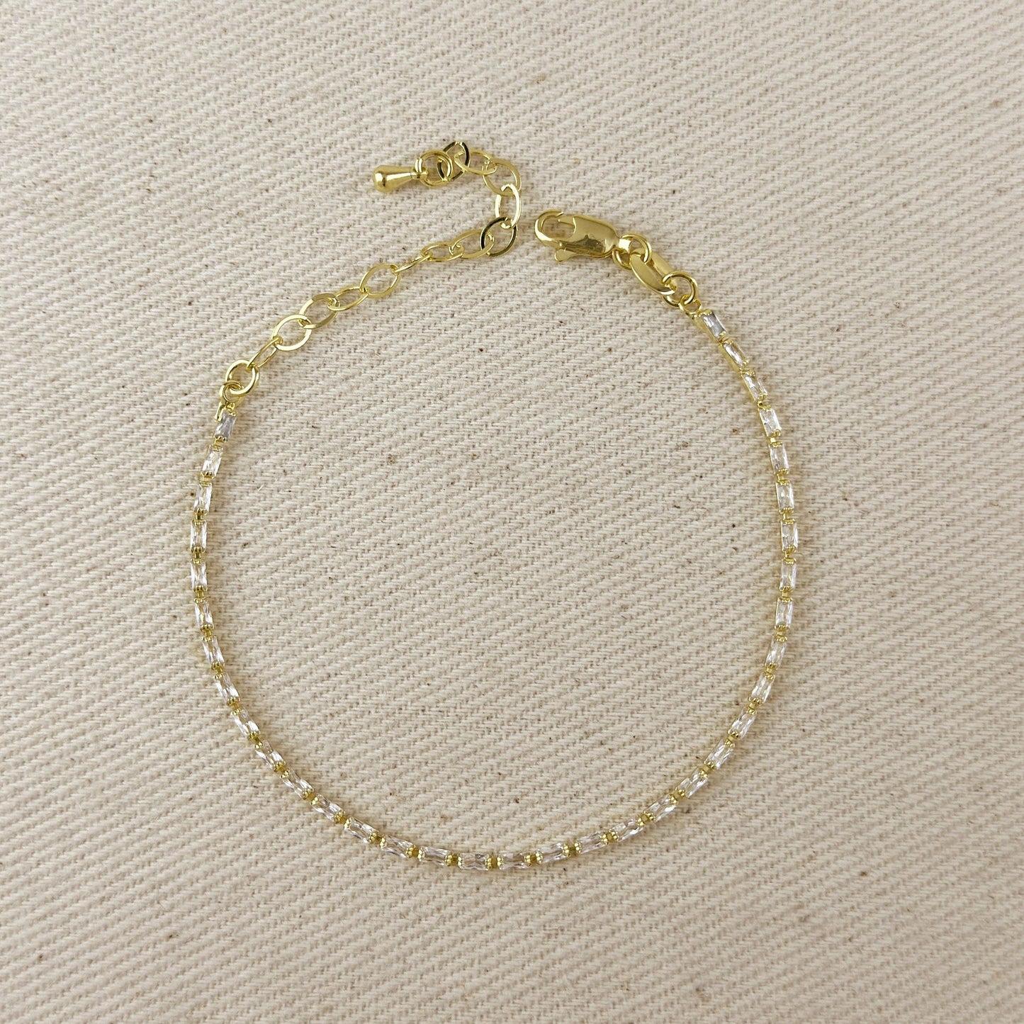 Bracelet de tennis baguette en or 18 carats de 1,5 mm en zircone cubique