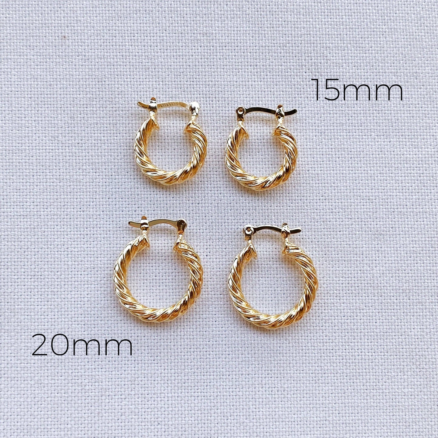 Boucles d'oreilles créoles torsadées plaquées à l'or 18K 15 mm