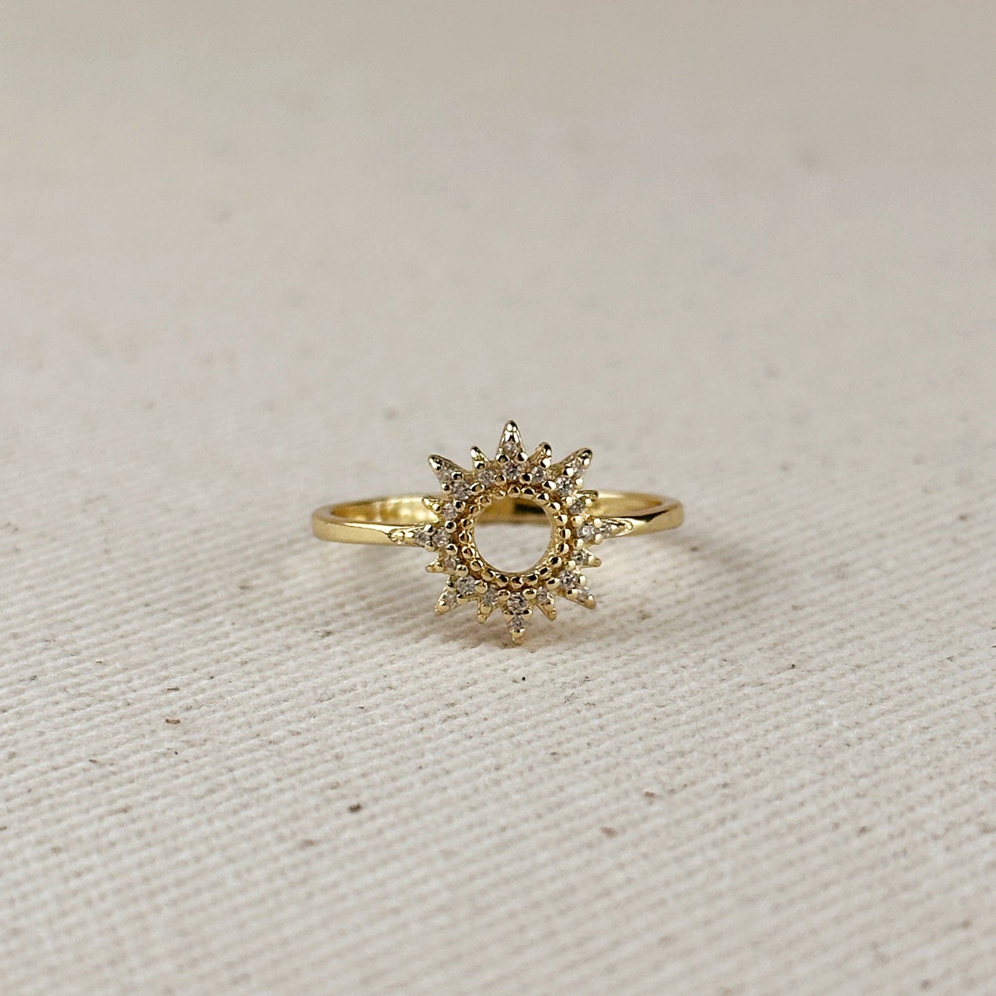 Bague CZ à pointe ronde remplie en or 18 carats