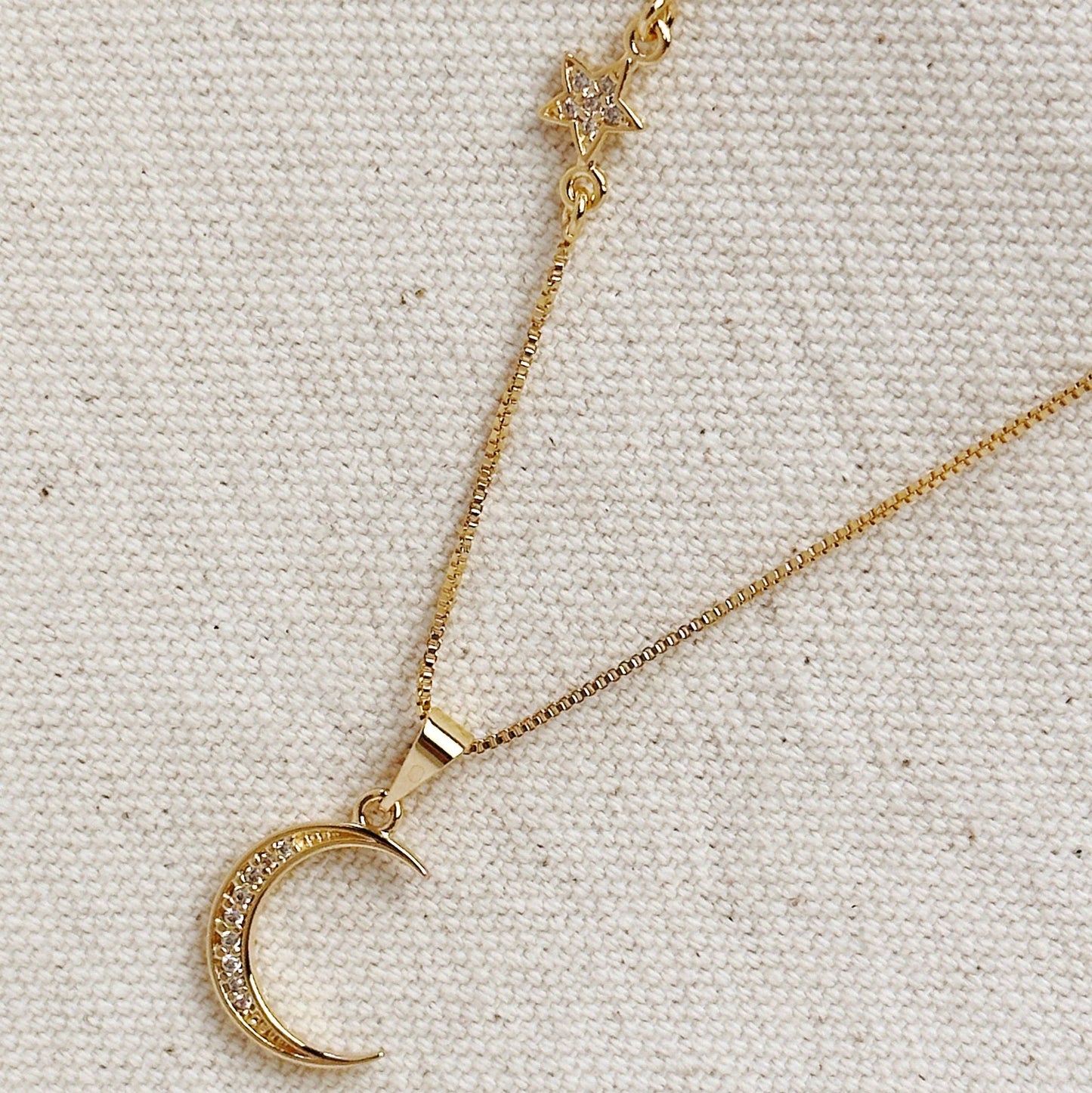 Collier lune et étoile en or 18 carats