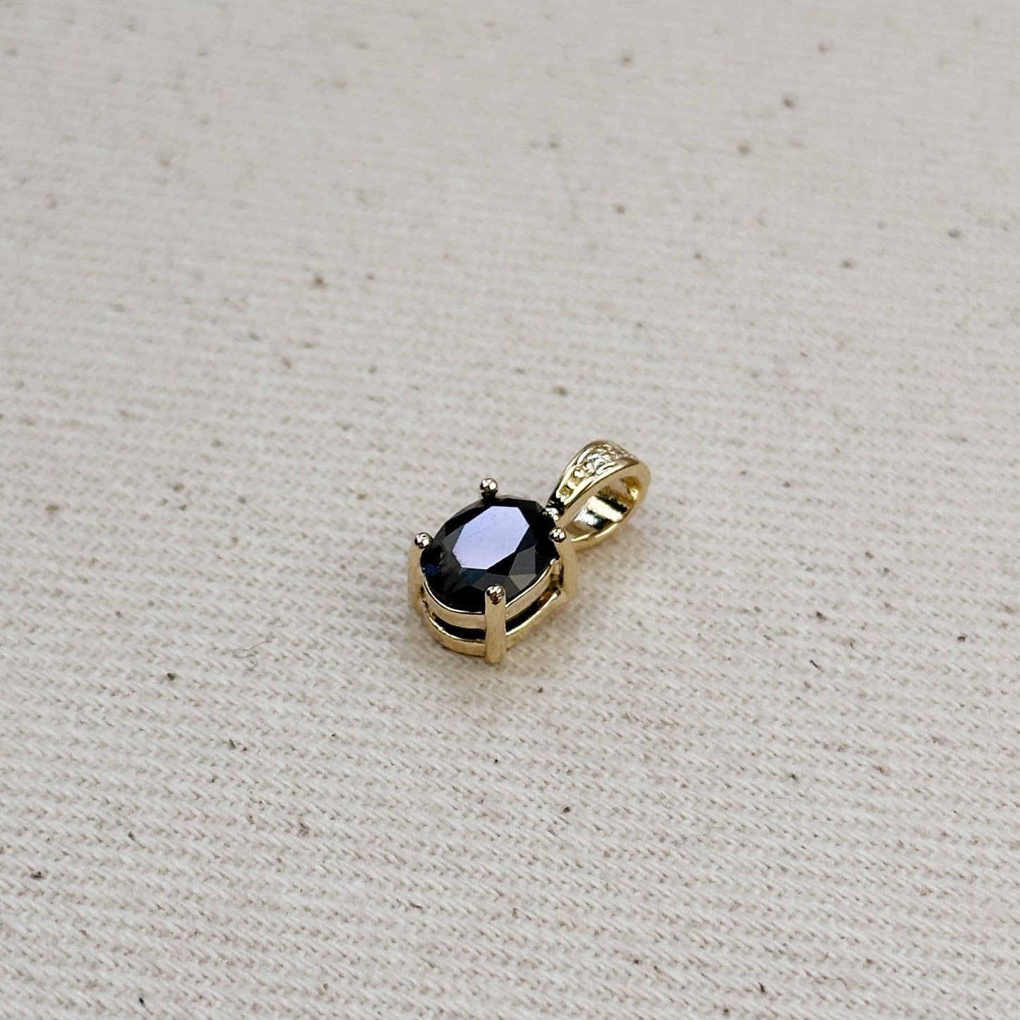 Breloque ovale en zircone cubique noire remplie d'or 18 carats