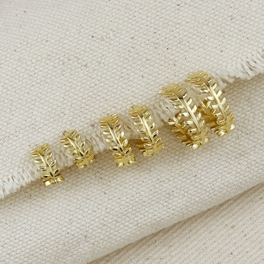 Boucles d'oreilles à motif de feuilles fourrées en or 18 carats