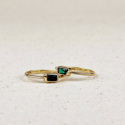 Bague solitaire rectangulaire avec zircon cubique vert émeraude