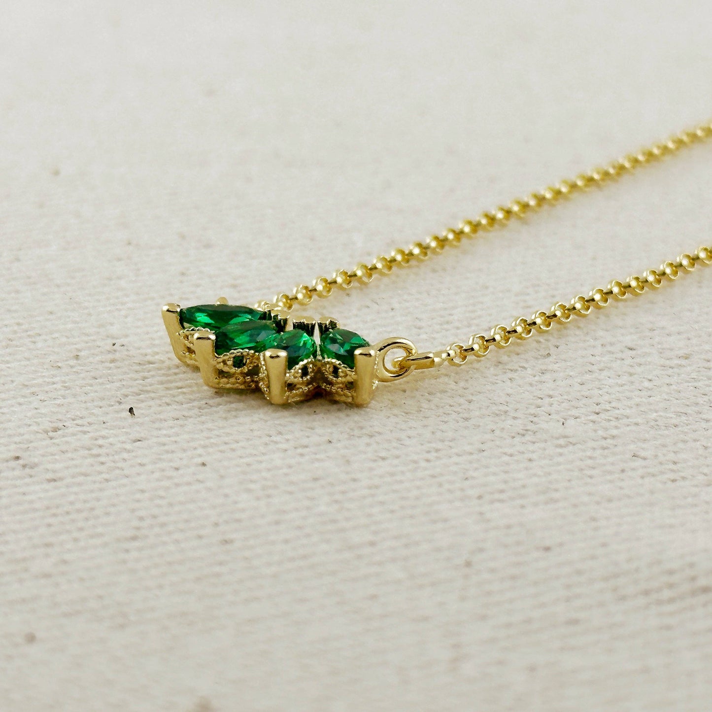 Collier lotus plaqué or 18 carats avec zirconium cubique
