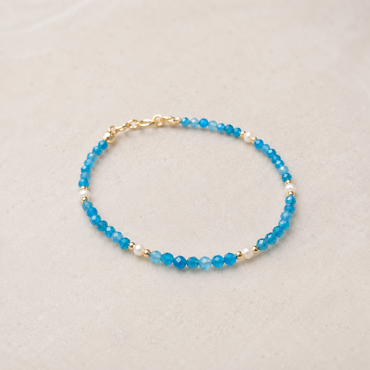 Bracelet fin en apatite et perles d'eau douce